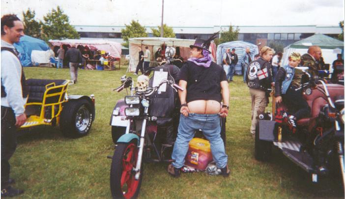 west%20london%20harley%20show%20trikes2.jpg (53362 bytes)